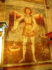 Nástenná maľba Michala Archanjela ako drží váhy a počas Posledného súdu váži duše ľudí